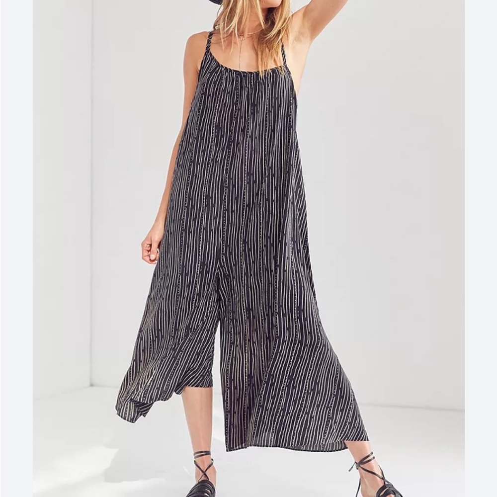 UO silence + noise Striped Wide Leg Cropped Overall Jumpsuit Size M Strappy Tank - Picture 7 of 16